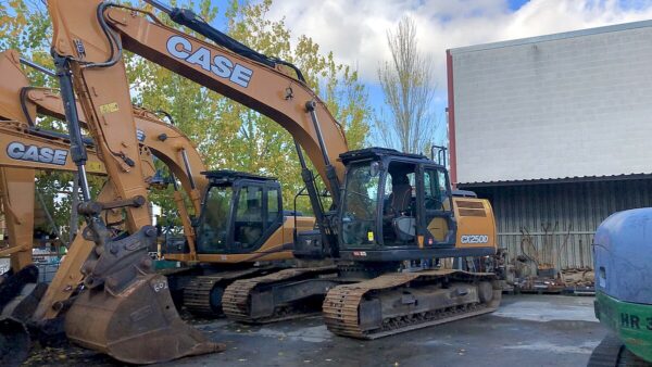 Hyundai Crawler Excavator - Image 2